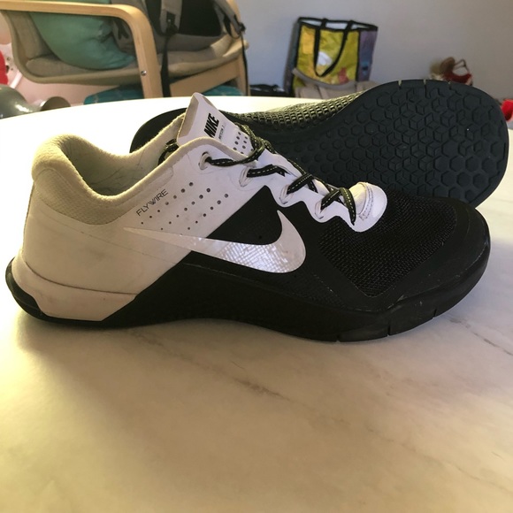 Nike Shoes - Nike Metcon 2 - Black/White Nike Shoes - Nike Metcon 2 - Black/White